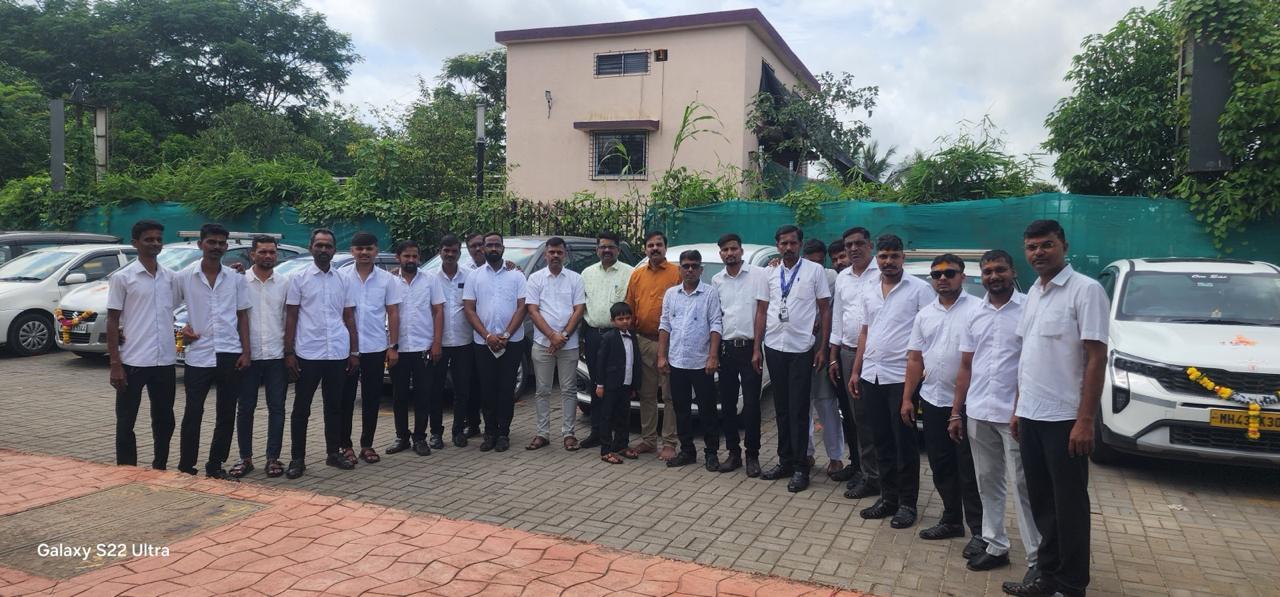 Sourabh Travels professional driver team with their Swift Dzire fleet